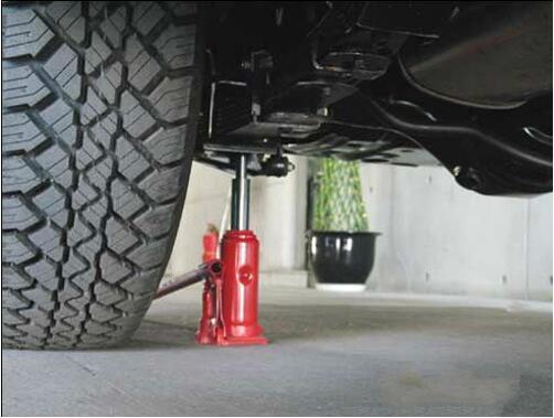 千斤頂在轎車(chē)中的應(yīng)用